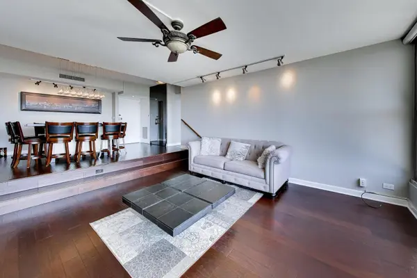 3200 N Lake Shore DR #806, Chicago, IL 60657