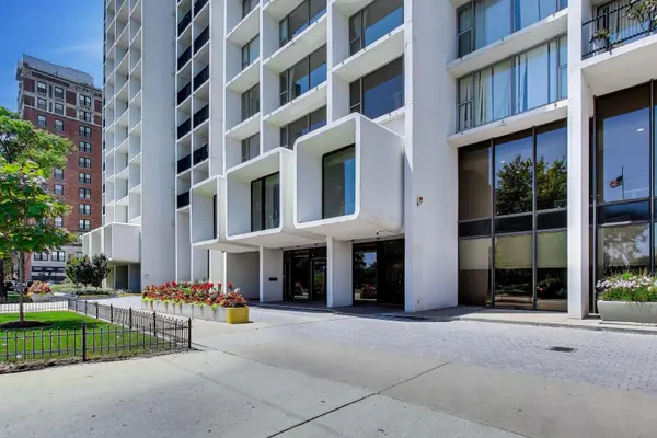 3200 N Lake Shore DR #806, Chicago, IL 60657