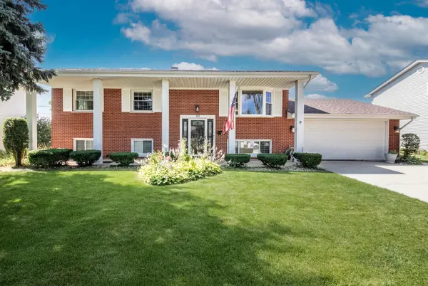255 Leahy CIR S, Des Plaines, IL 60016