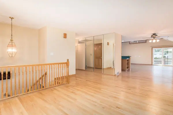 255 Leahy CIR S, Des Plaines, IL 60016