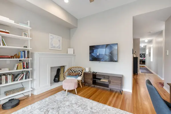 2458 W Eastwood AVE #3, Chicago, IL 60625
