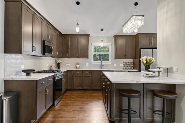 1629 N Summit ST, Wheaton, IL 60187