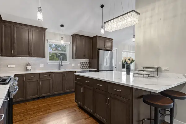 1629 N Summit ST, Wheaton, IL 60187