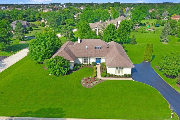 185 Peregrine LN, Hawthorn Woods, IL 60047