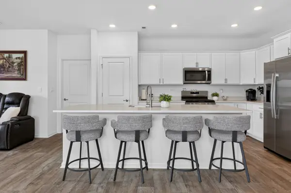 912 Homerton BLVD, North Aurora, IL 60542