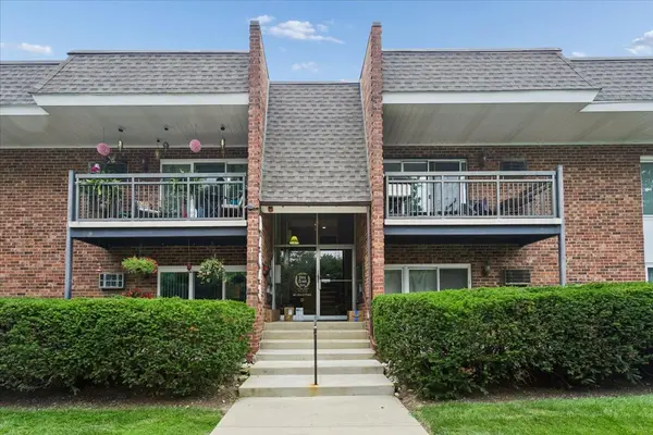 4043 Saratoga AVE #222, Downers Grove, IL 60515