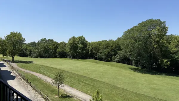 250 W Parliament PL #301, Mount Prospect, IL 60056