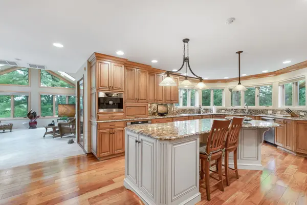 25546 Cayuga TRL, Lake Barrington, IL 60010