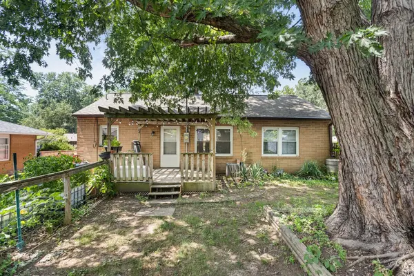 1106 Grant PL, Urbana, IL 61801