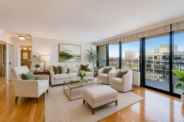 1560 N Sandburg TER #2103J, Chicago, IL 60610
