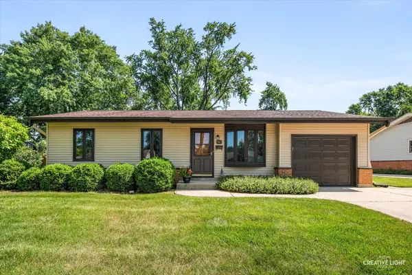 945 Victoria LN, Elk Grove Village, IL 60007