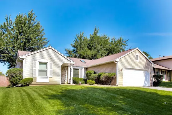 946 W Clearwater ST, Roselle, IL 60172