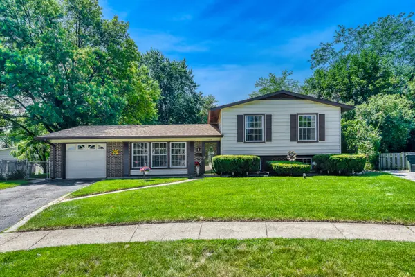 7820 Pebblebrook CIR, Hanover Park, IL 60133