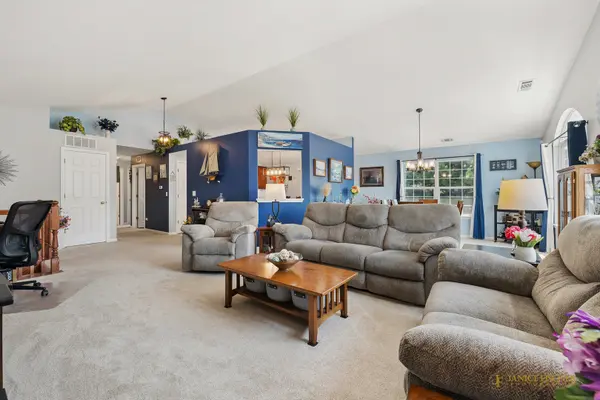 5302 Cobblers XING, Mchenry, IL 60050
