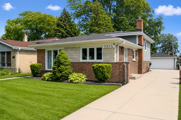 5845 Keeney ST, Morton Grove, IL 60053