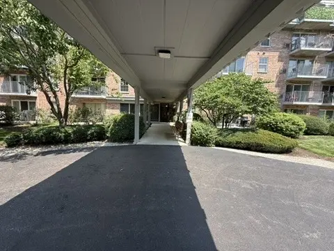 5125 Blodgett AVE #415T, Downers Grove, IL 60515