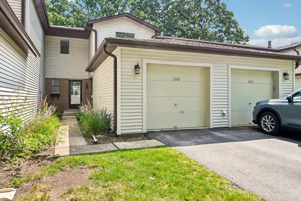 5303 Newport DR, Lisle, IL 60532