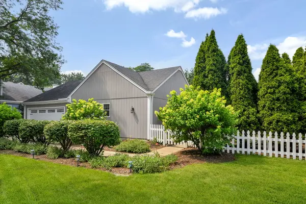 925 Churchill DR,  Naperville,  IL 60563