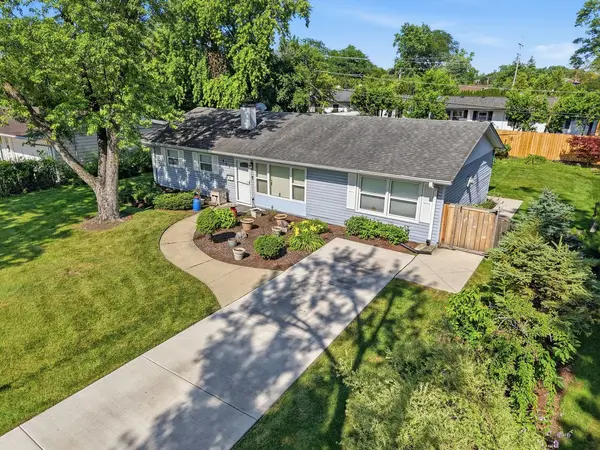 403 Hazelwood LN, Glenview, IL 60025