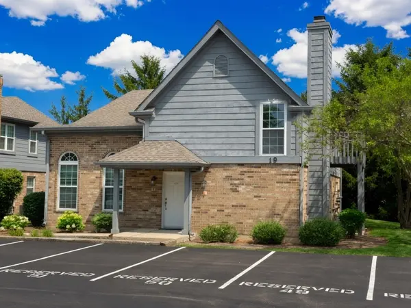 19 Foxcroft RD #103, Naperville, IL 60565