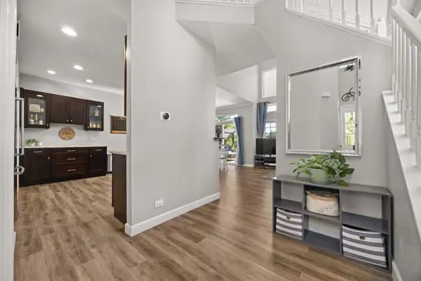 8200 Sierra Woods CT, Carpentersville, IL 60110