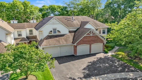2147 Stirling CT, Hanover Park, IL 60133
