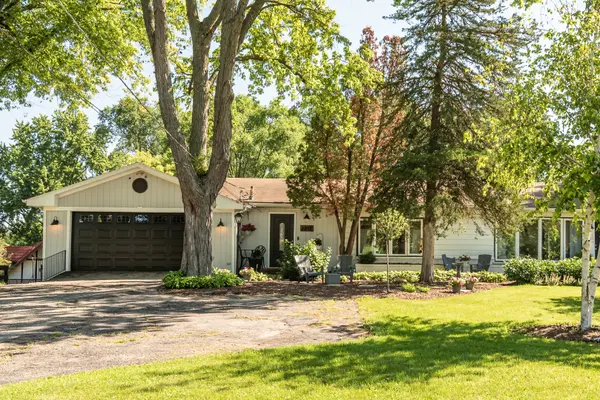 1212 Algonquin RD, Fox River Grove, IL 60021