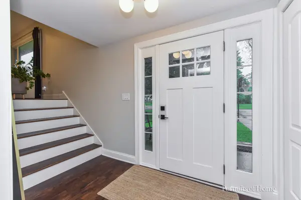 30W172 Claymore LN, Naperville, IL 60563