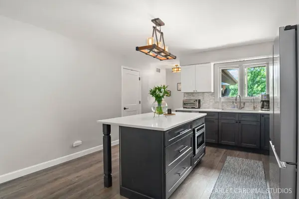 186 Merganser LN, Bloomingdale, IL 60108