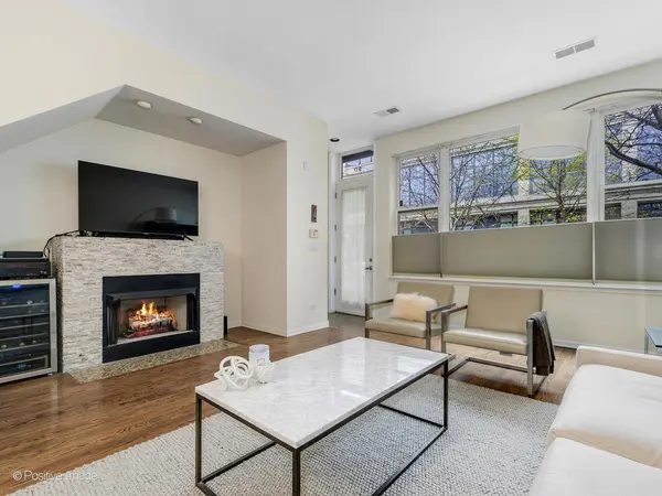 917 N Kingsbury ST, Chicago, IL 60610