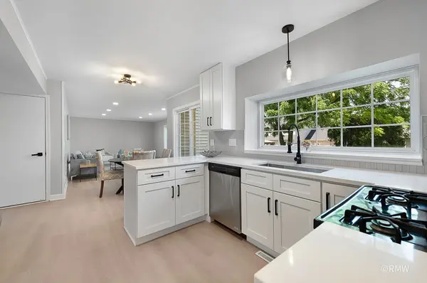 1279 Bison TRL, Carol Stream, IL 60188
