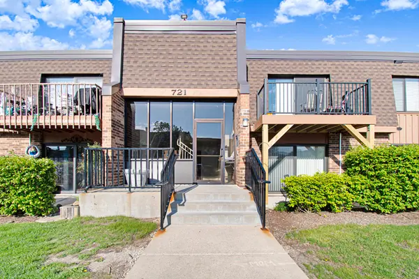 721 Tipperary CT #1A, Schaumburg, IL 60193