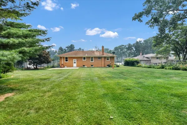 23W566 Bryn Mawr AVE, Roselle, IL 60172