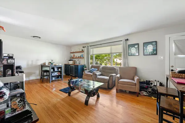 831 S Wisconsin AVE, Villa Park, IL 60181