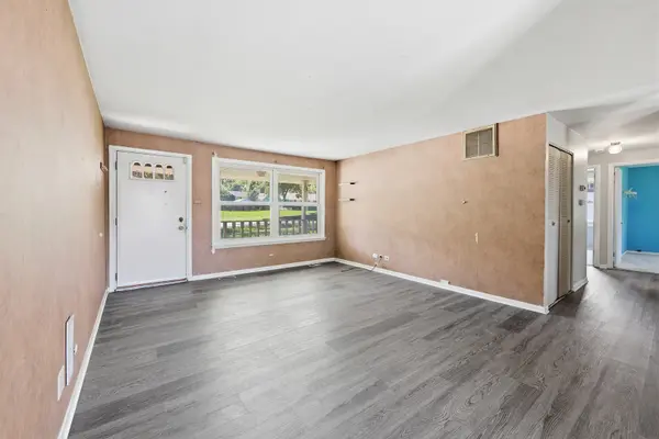 1318 Kingston LN, Schaumburg, IL 60193
