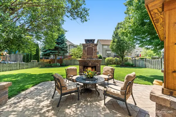 390 Bloomfield CIR E, Oswego, IL 60543