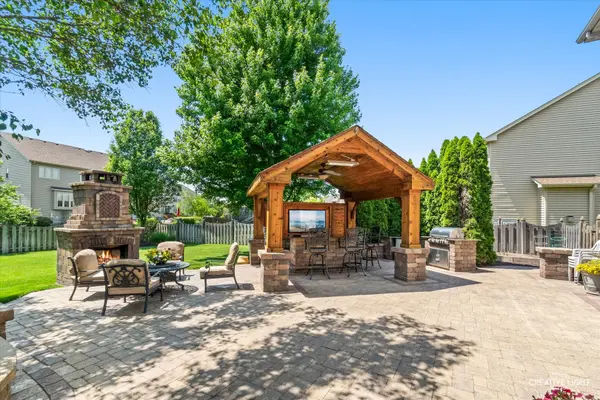 390 Bloomfield CIR E, Oswego, IL 60543