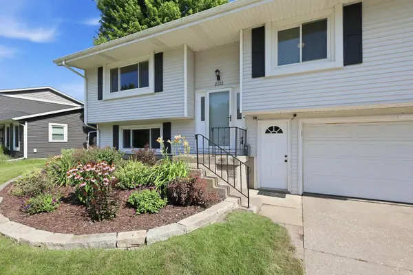2212 E 31st ST, Davenport, IA 52807