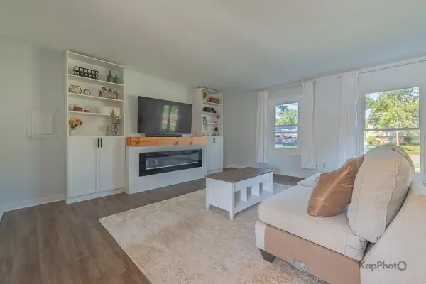 65 Laurel TRL, Wheeling, IL 60090
