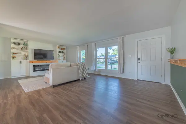 65 Laurel TRL, Wheeling, IL 60090