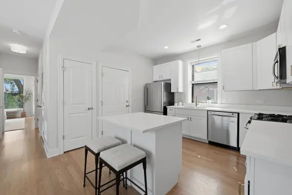 2312 W McLean AVE #2S, Chicago, IL 60647