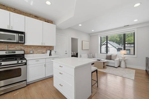 2312 W McLean AVE #2S, Chicago, IL 60647
