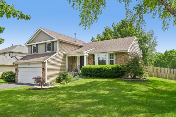 2011 Glenmoor DR, West Dundee, IL 60118