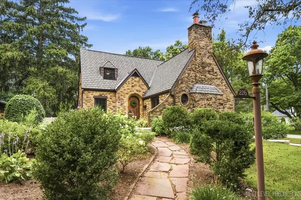 226 Grant AVE, Geneva, IL 60134