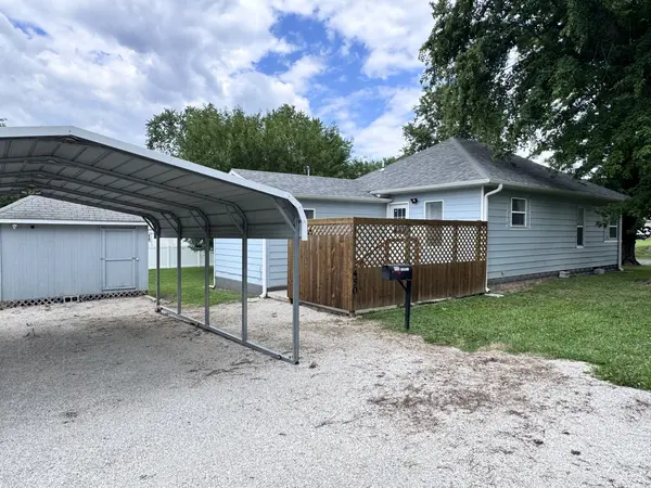 450 Bicknell, Centralia, IL 62801