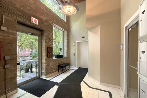 3900 N Claremont AVE #103, Chicago, IL 60618