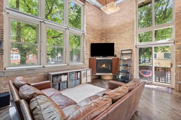 3900 N Claremont AVE #103, Chicago, IL 60618