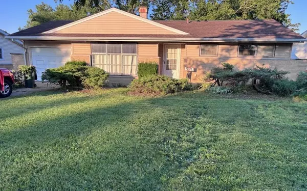 520 Edgewood LN, Elk Grove Village, IL 60007