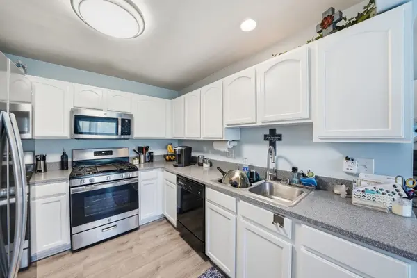 9939 Wakefield LN #9939, Huntley, IL 60142