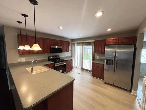 7937 W 82nd PL, Bridgeview, IL 60455